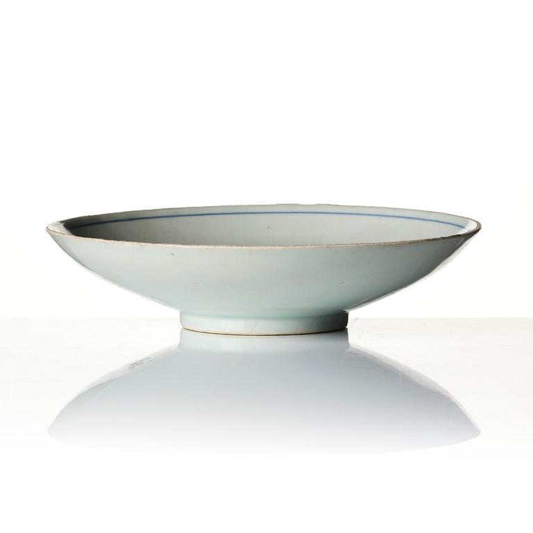A blue and white dish, Tianqi/Chongzhen, mid 17th century.