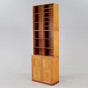 MOGENS KOCH, hyllsektioner 3 st, samt sockel, för Rud Rasmussens snickerier, Köpenhamn, Danmark. Etikettmärkta.