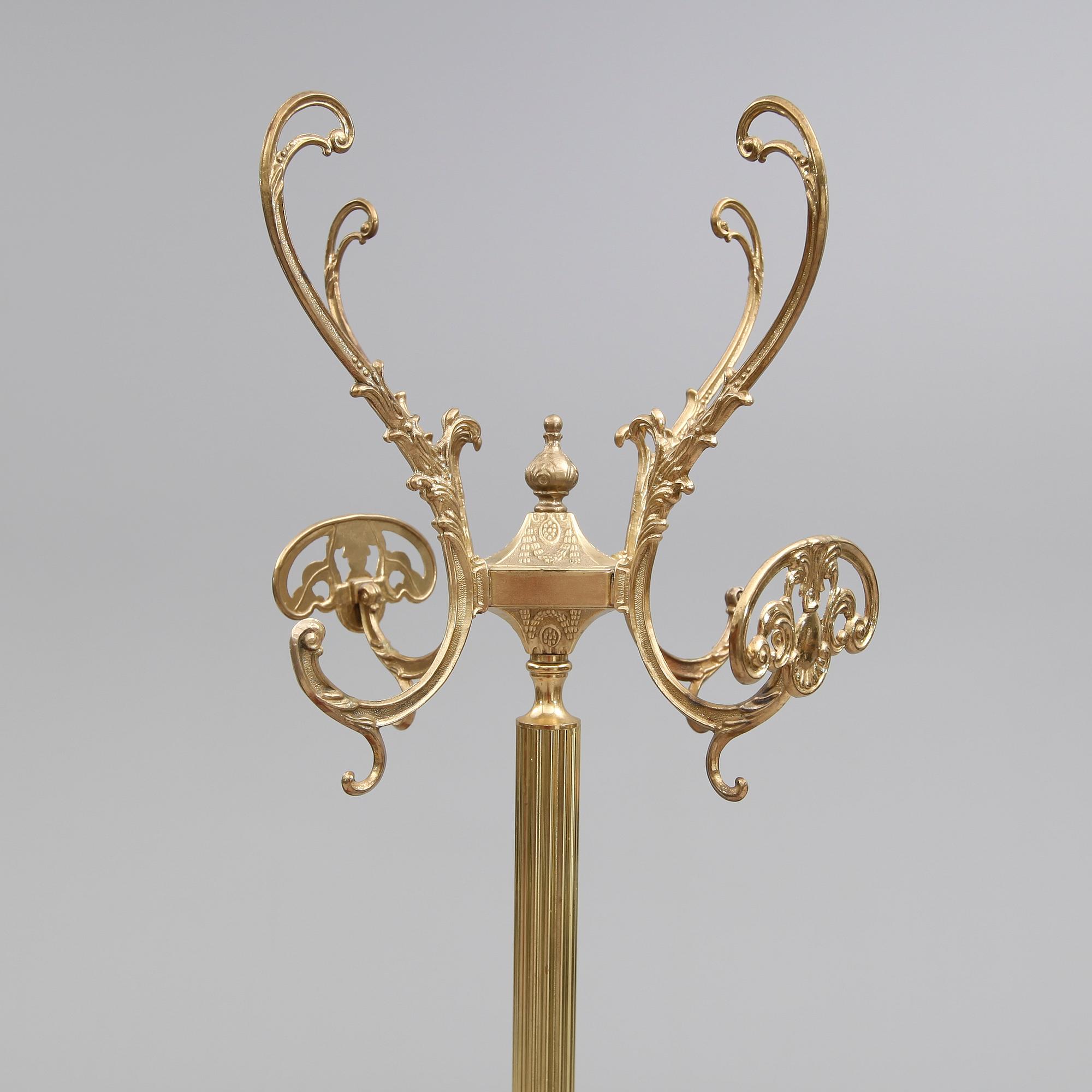 TAMBURMAJOR OCH STOL, 2 delar, 1900-talets andra hälft.