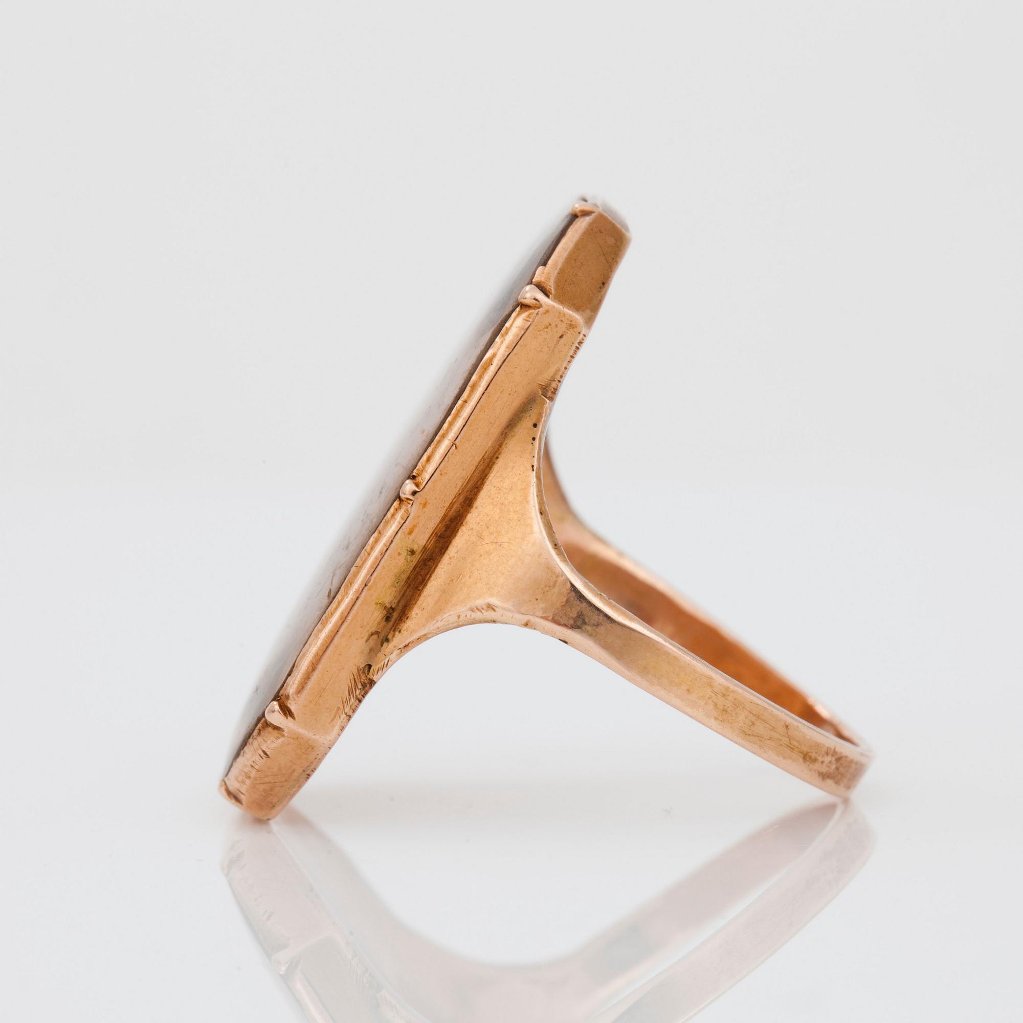RING med miniatyrporträtt troligen föreställande Johan Henrik Scheffel (1690-1781). Hans krets.