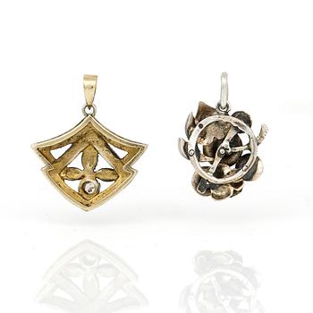 HÄNGEN, 2 st, 18K guld och silver med rosenslipade diamanter. Total vikt 5,65 g.