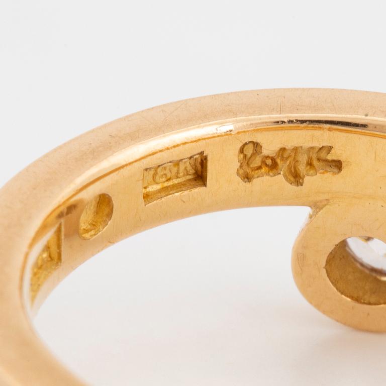 18K gold an cubic zirkona ring by Rolf Karlsson.