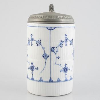 A 'Blue Fluted Plain' / 'Musselmalet rifflet' beer mug with pewter fittings, Royal Copenhagen, first part of the 19th c.