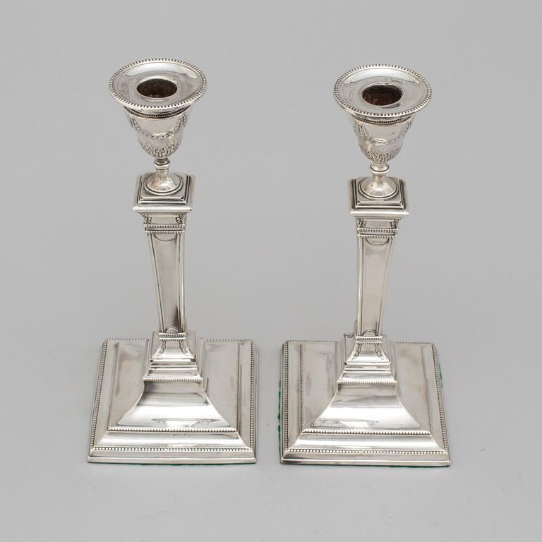 James Dixon & Son, a pair of silver candlesticks, Sheffield 1891.