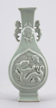 VAS, celadonglasyr, porslin, Kina, omkring 1900.