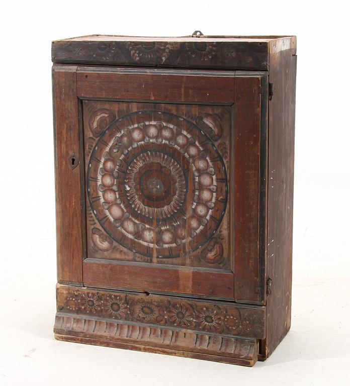 VÄGGSKÅP. Allmoge. 1800-tal.