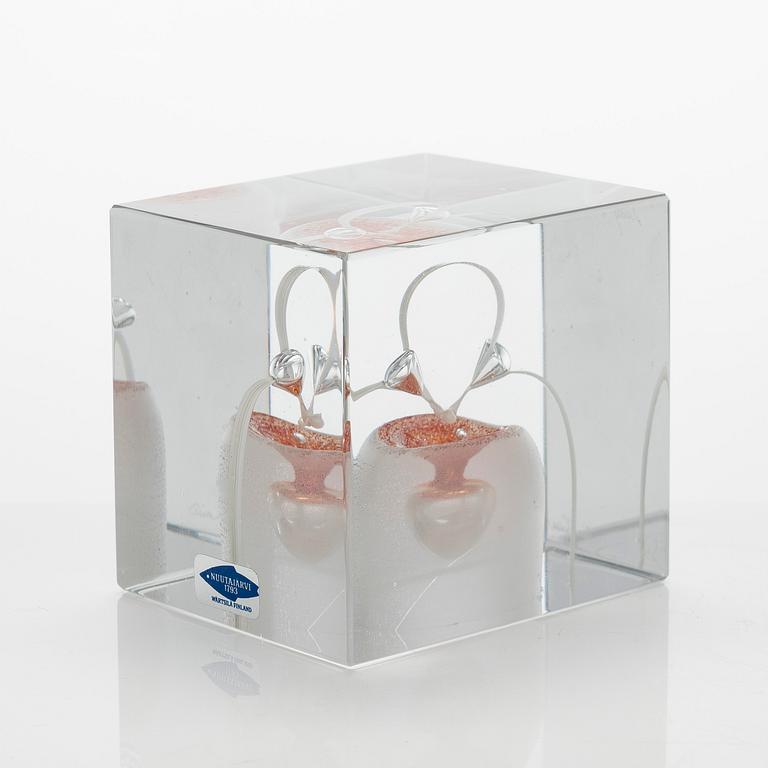 Oiva Toikka, årskub, signerad Oiva Toikka, Nuutajärvi 1985, numrerad 668/2000.