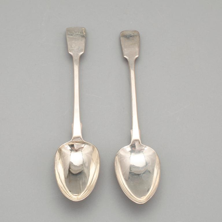RAGUSKEDAR, 2 st liknande, silver, London 1853. Tot ca 284 gram.