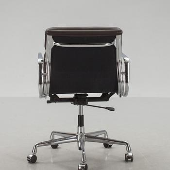 SKRIVBORDSSTOL, "Softpad/EA 217", Charles & Ray Eames, Vitra, märkt.