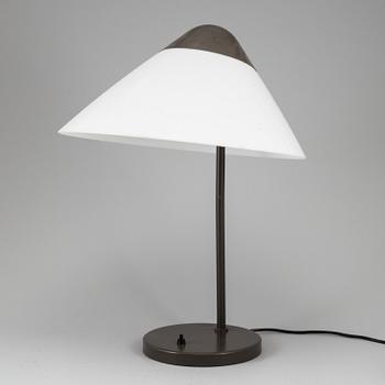 HANS J WEGNER, bordslampa, "Opala", Louis Poulsen, Danmark.