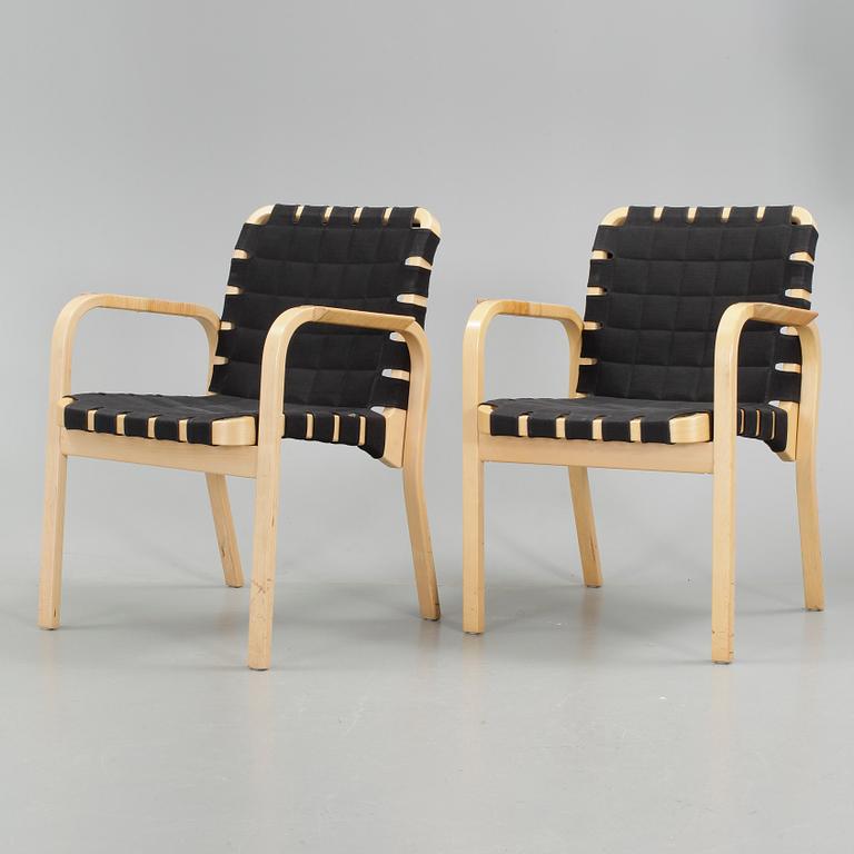 KARMSTOLAR, 2 st, modell 45, Alvar Aalto, Artek. Modellen formgiven 1947.