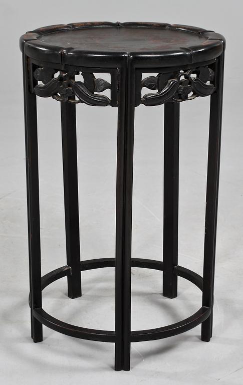 PIEDESTALBORD, orientaliskt, 1900-talets första hälft.