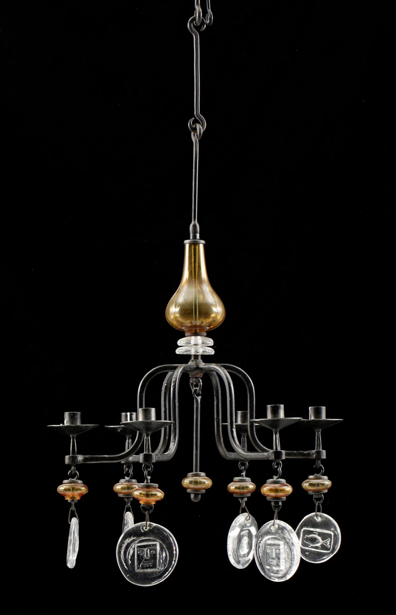 LJUSKRONA, smidesjärn och glas, Erik Höglund, 1900-talets andra hälft. H 69-126.