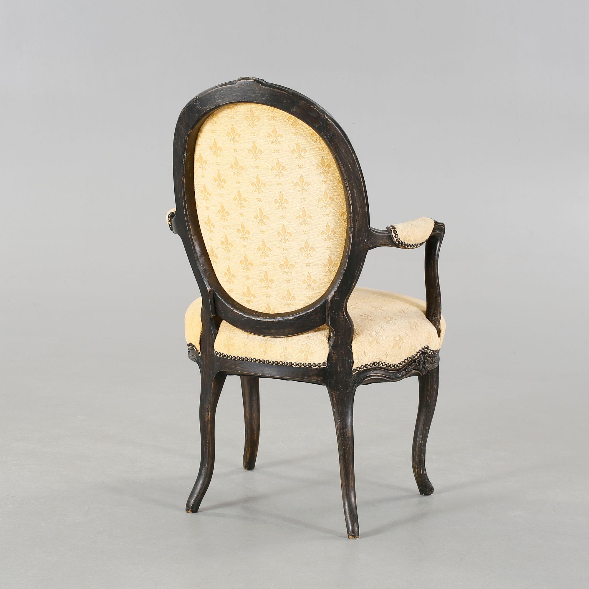 An 18th century rokoko / gustavian transition chair.