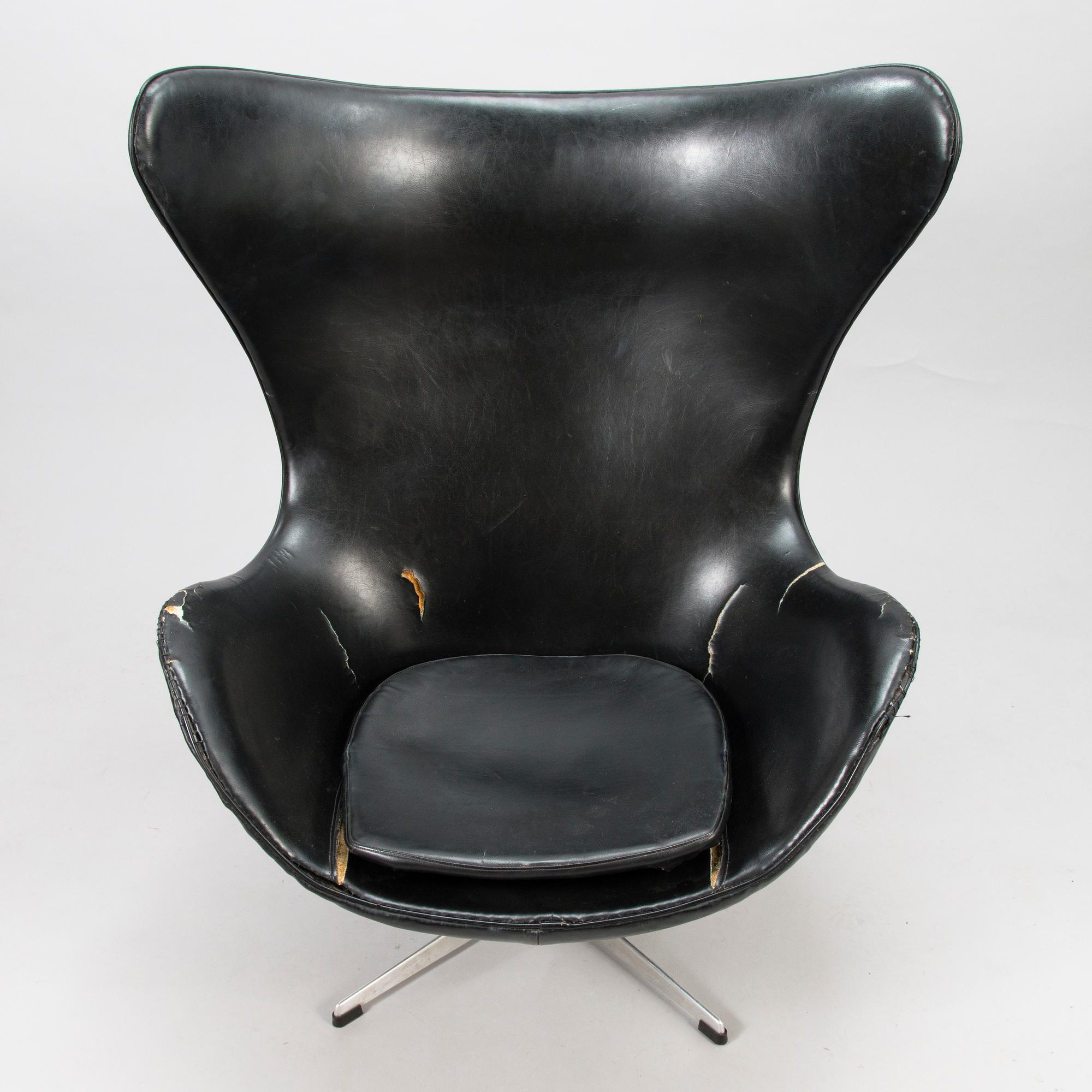 ARNE JACOBSEN, A 1960s arm chair "Egg chair" designed for Fritz Hansen, Denmark.
