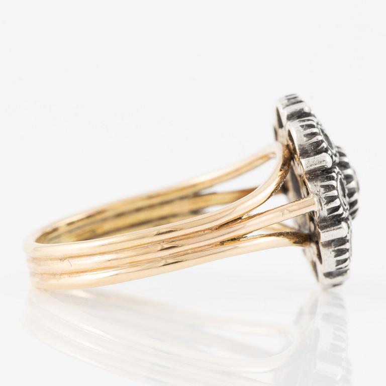 Ring in gold and silver set with octagonal-cut diamonds.