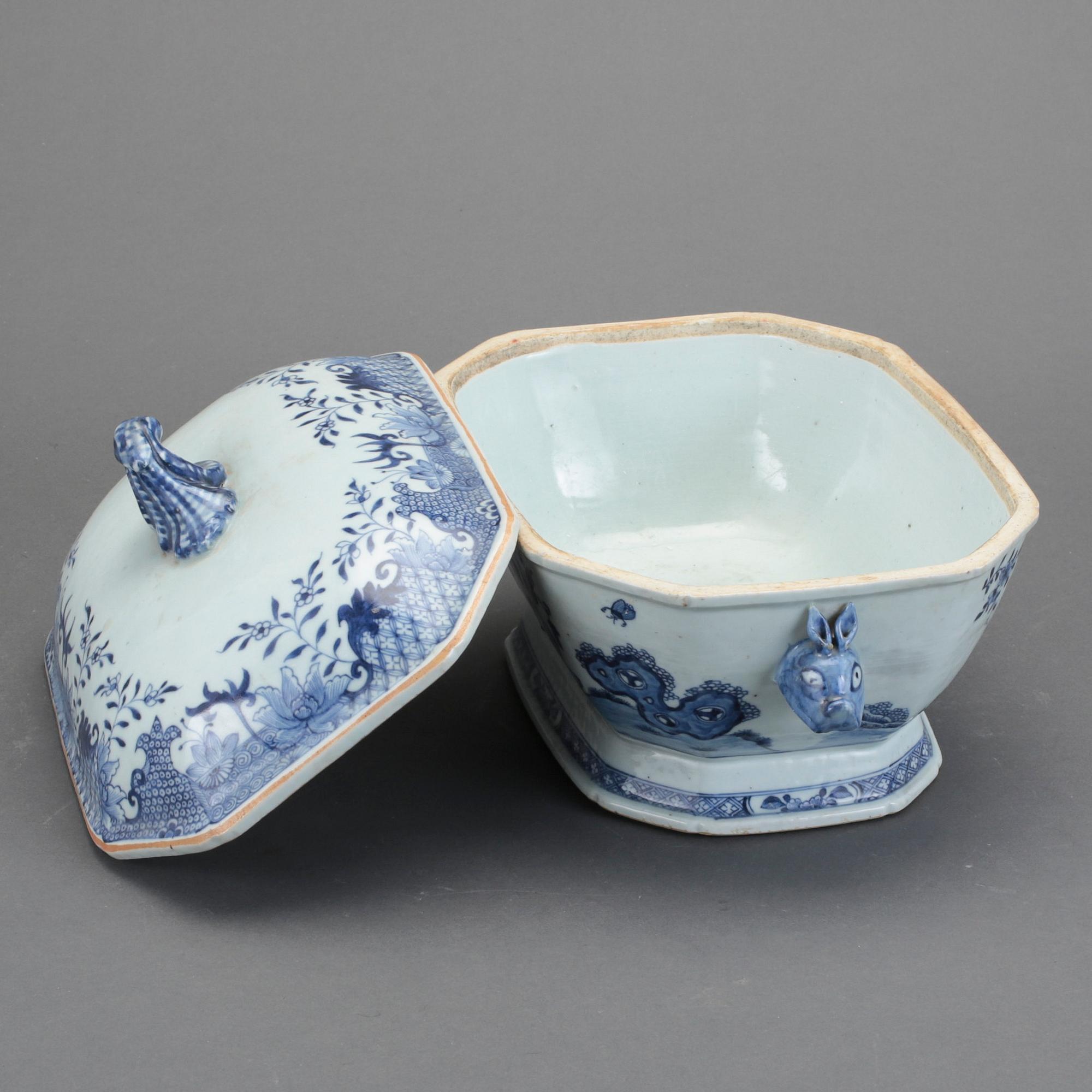TERRIN MED LOCK, porslin, Kina, Qianlong 1736-1795.