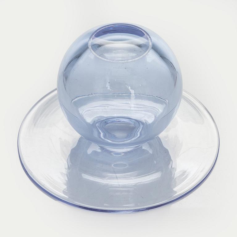 Nanny Still, A 'Saturnus' vase signed Nanny Still Riihimäen Lasi Oy.