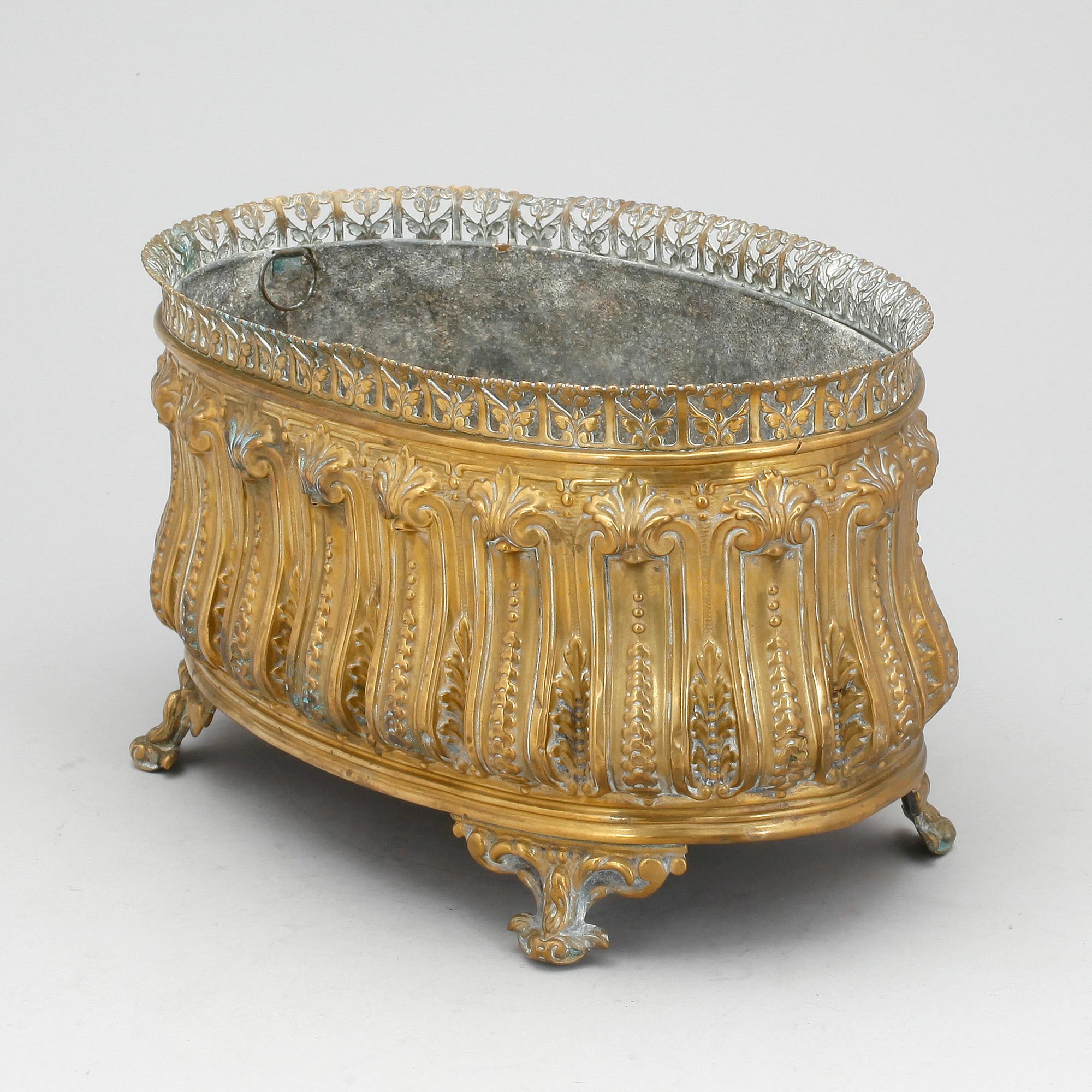 JARDINIERE, mässing, nygotik, 1800-talets mitt.