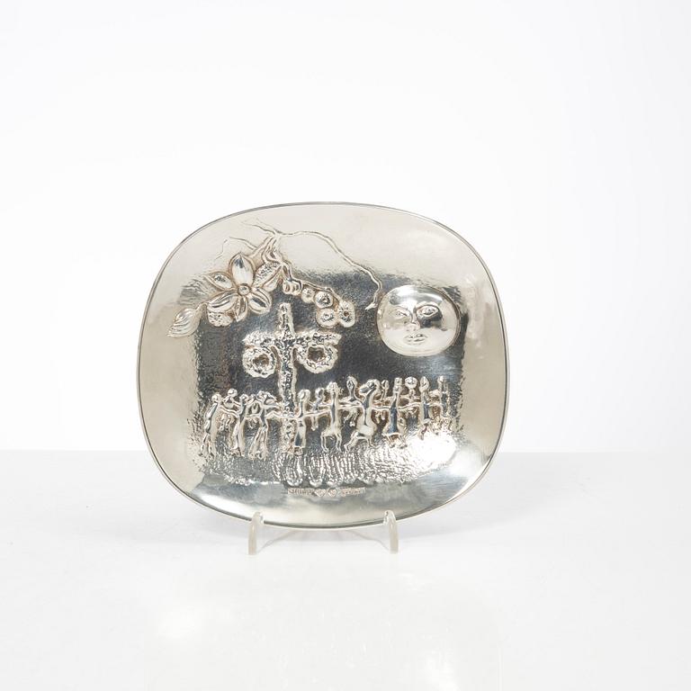Olle Ohlsson, A silver dish, signed 1978 and numbered 78/350, Silvergillet AB, Malmö 1978.