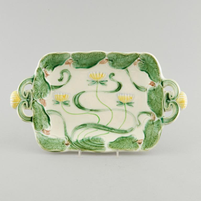 ASSIETTER, 12 st, samt FAT, flintgods, jugend, Villeroy & Boch, Niederlassung Schramberg, märkning mellan 1883-1900.
