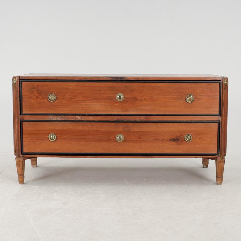 UNDERDEL till CHIFFONJÉ, sengustaviansk, 1700-tal.