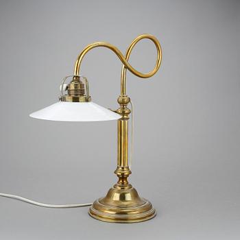 BORDSLAMPA, mässing, 1900-talets början.