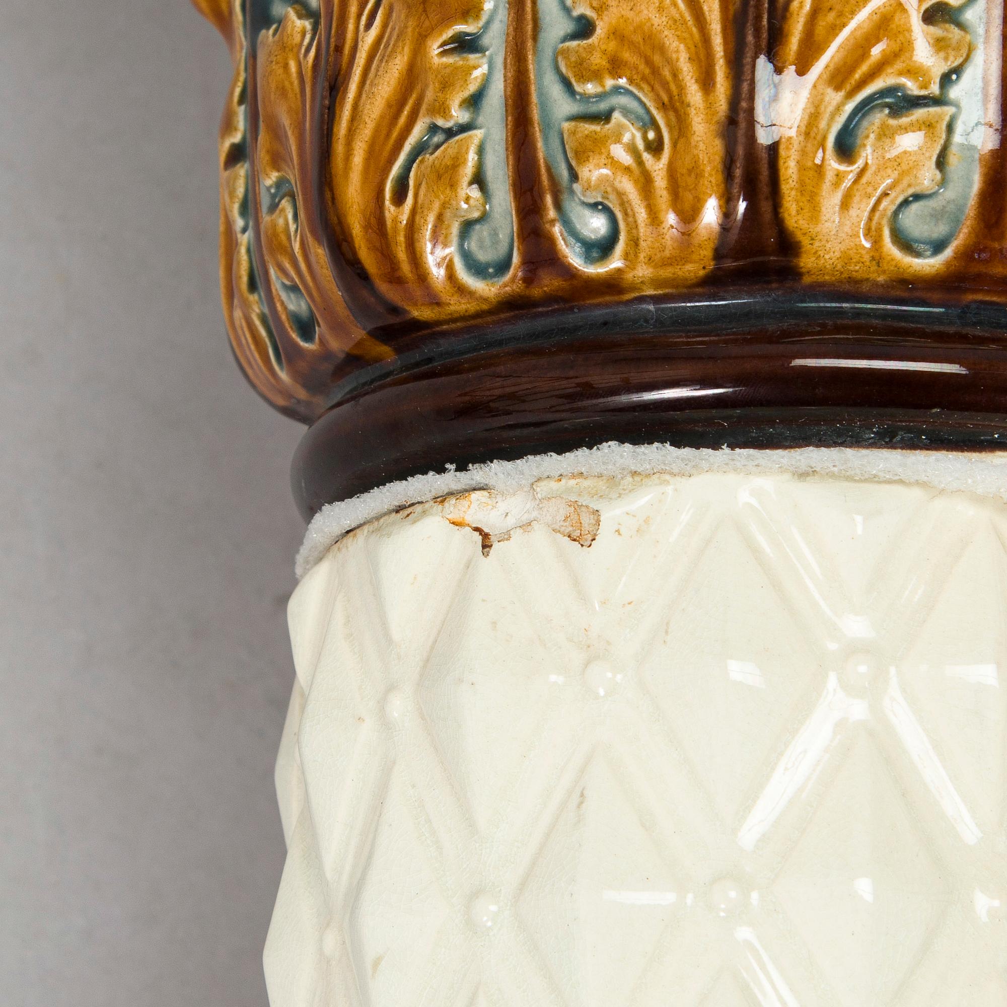 Kukkapylväs / jalusta, Arabia noin 1900.