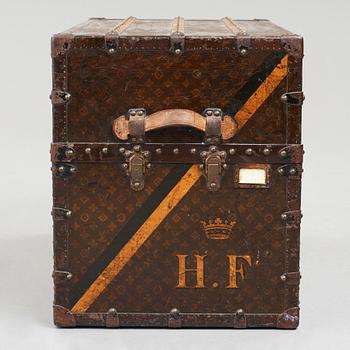 Louis Vuitton, WARDROBE TRUNK, Louis Vuitton, early 19th century.