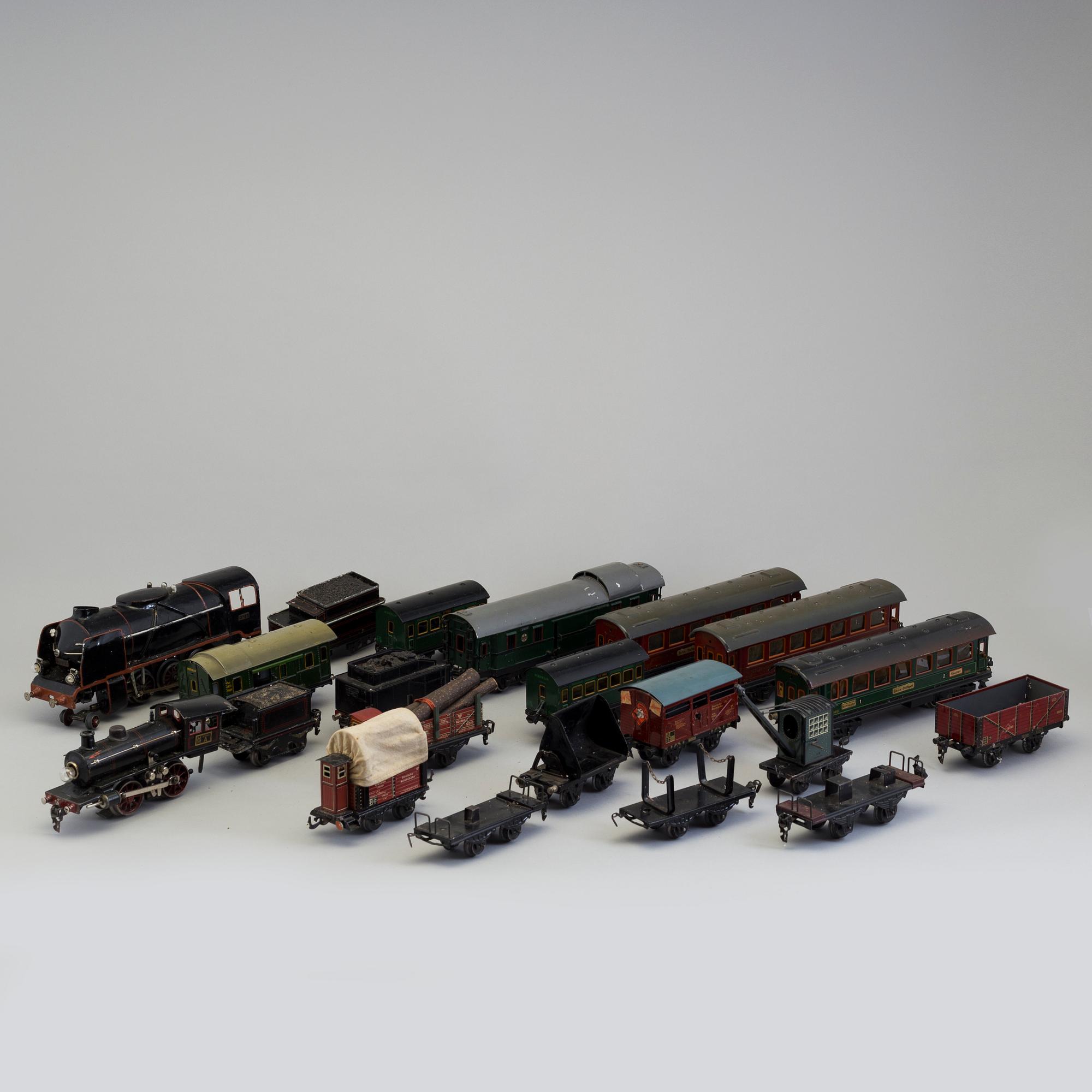 18 parts of modelltrains including Märklin, Bing Wercke, Karl Bub Germany, first half of the 20th century.