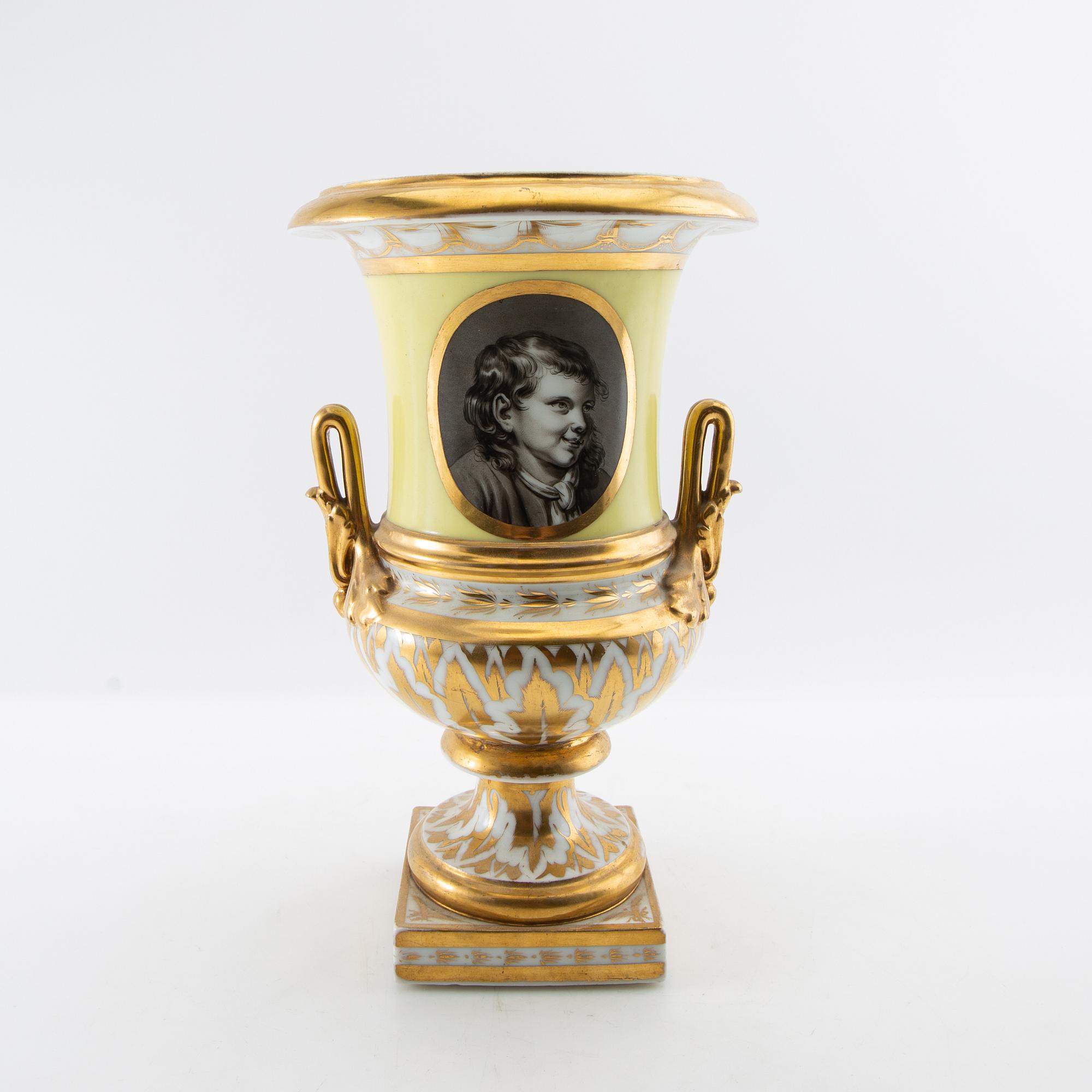 Urn Empire mid-19th century porcelain.