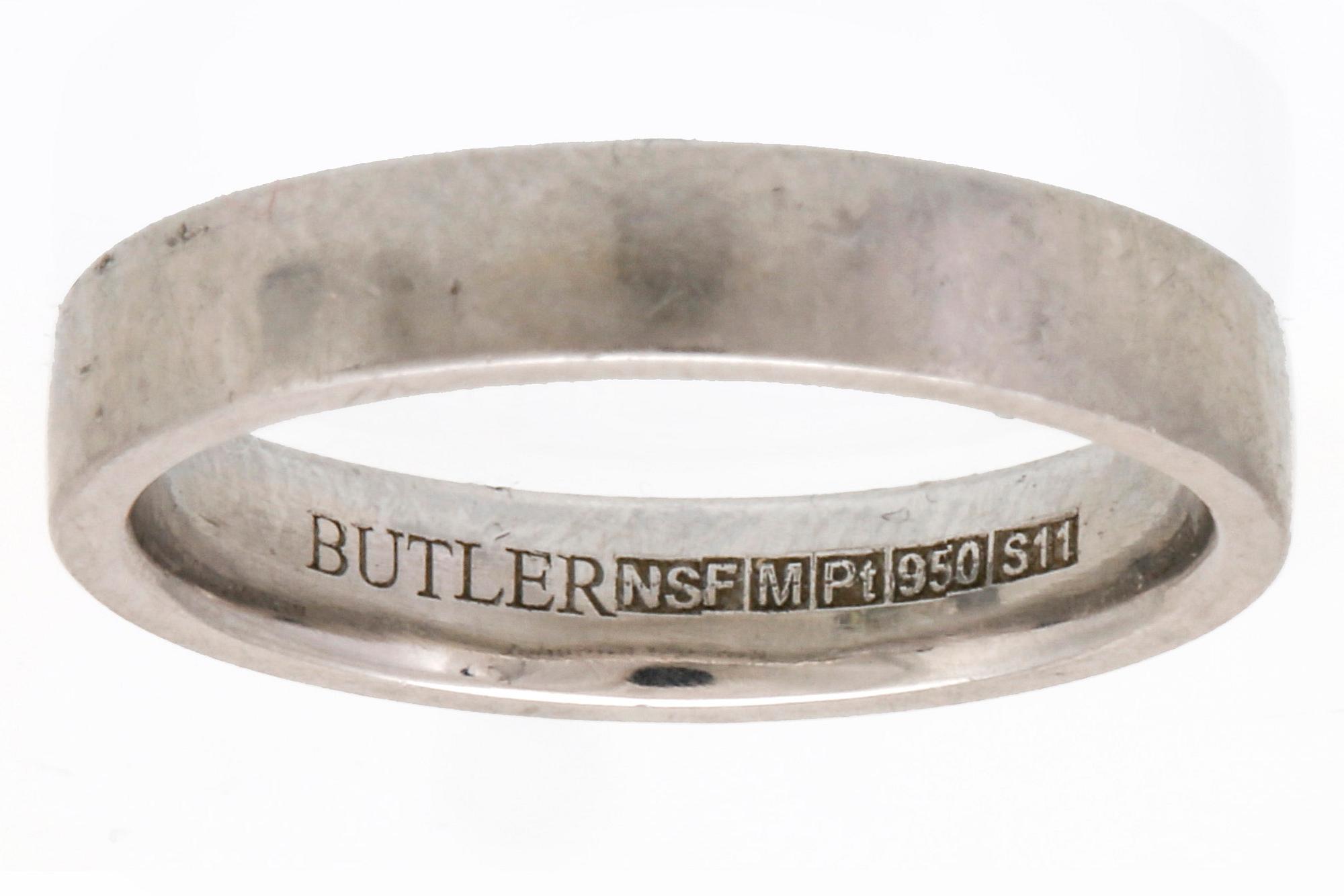 Wedding band platinum, 8,8 g, size approx 58,5, width approx 3 mm, Butler Malmö.