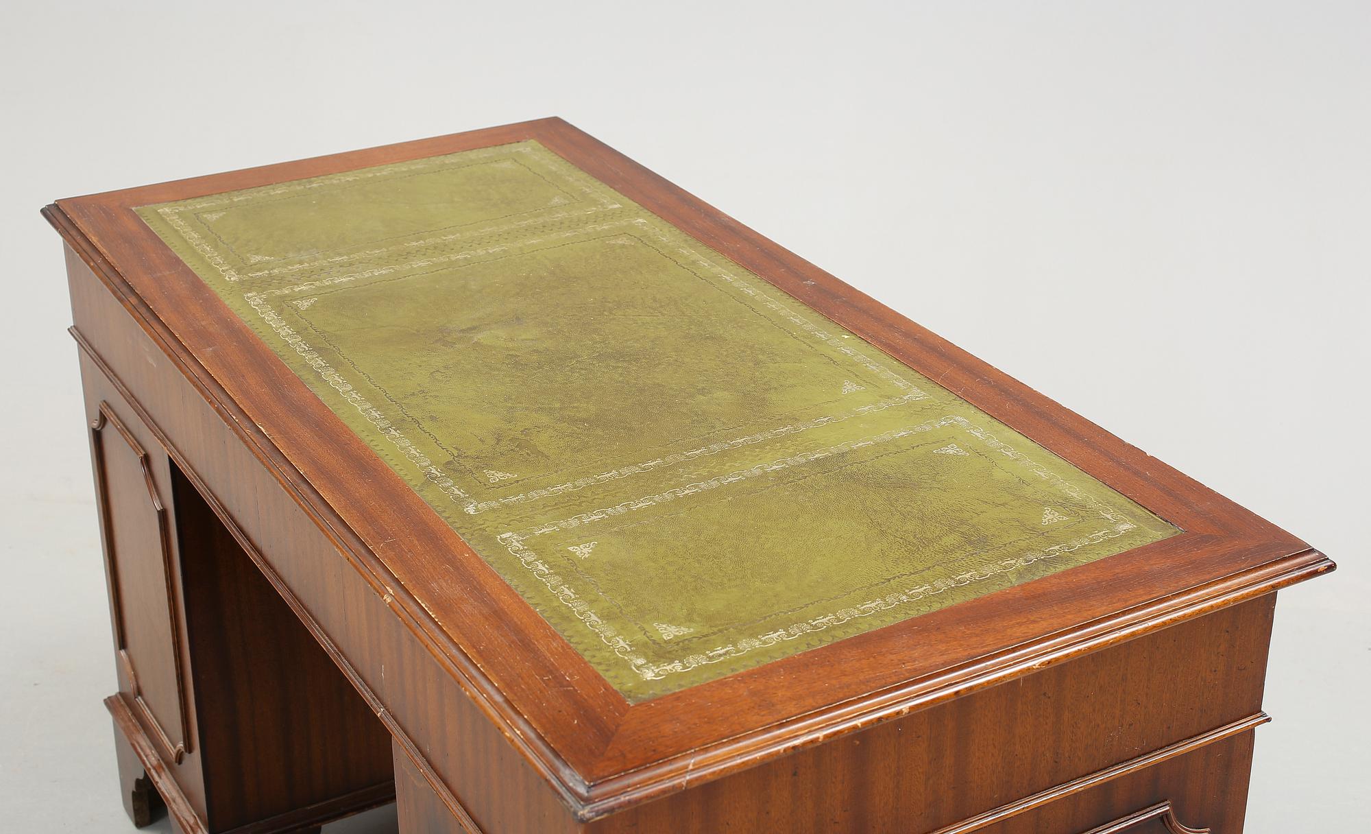 SKRIVBORD, engelsk stil, 1900-tal.