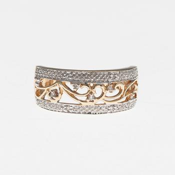 RING, 14K guld, små diamanter, tot. ca 0,10 ct. Vikt 3,1 g.