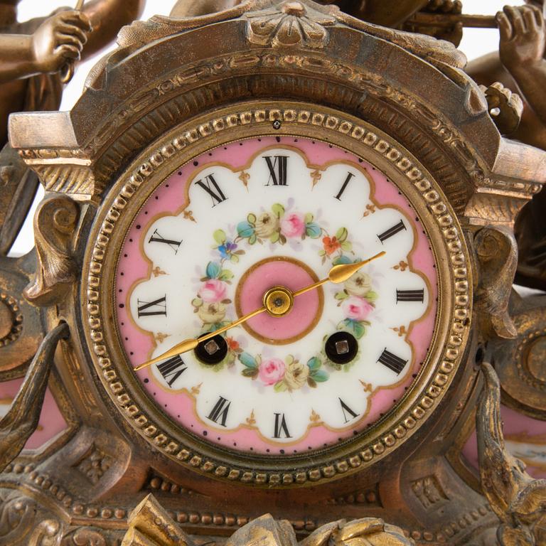Table pendulum Louis XV style circa 1900.