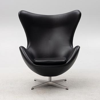 Arne Jacobsen, fåtölj, "Ägget", Fritz Hansen, Danmark, 2021.