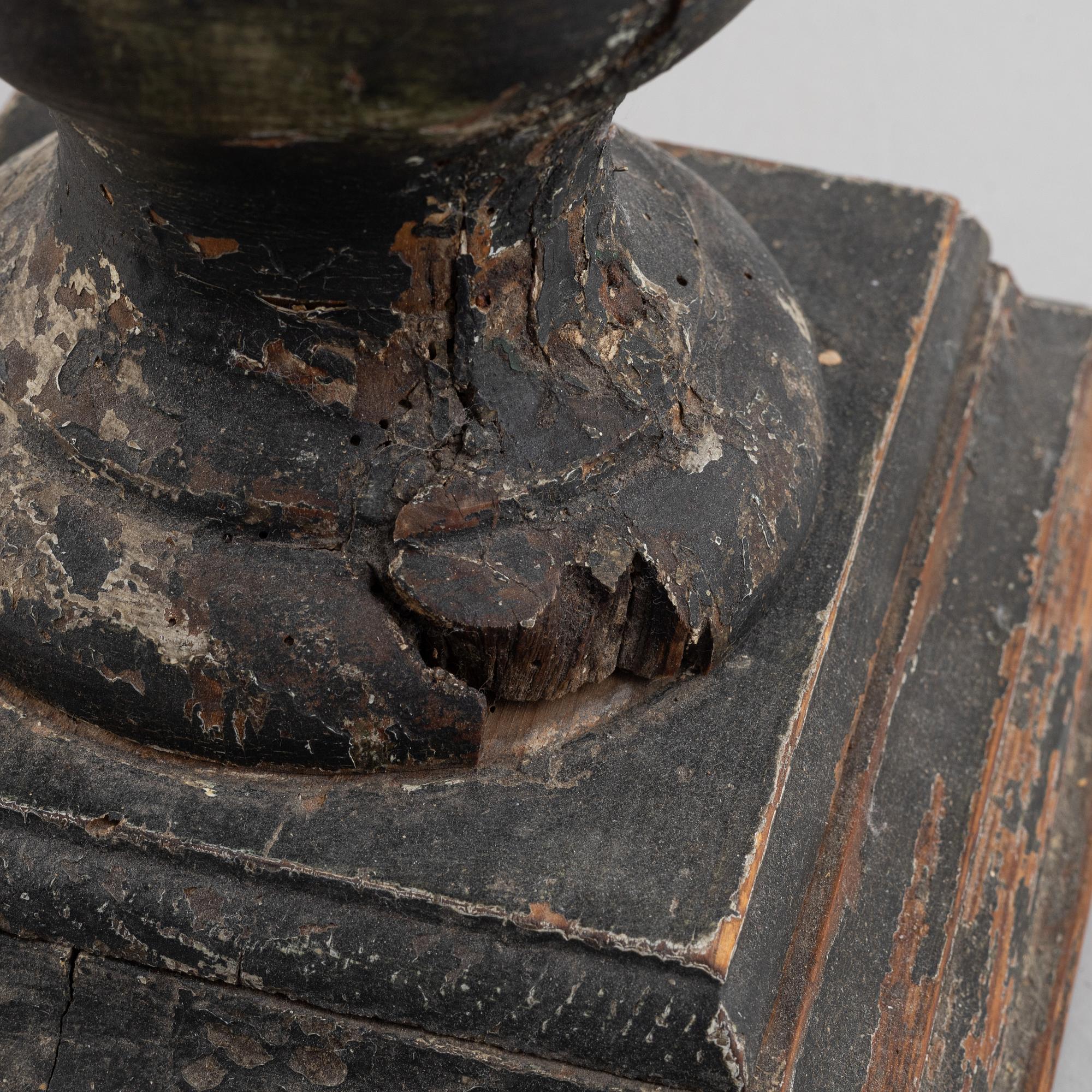 Urnor, ett par, omkring år 1700. Barock.