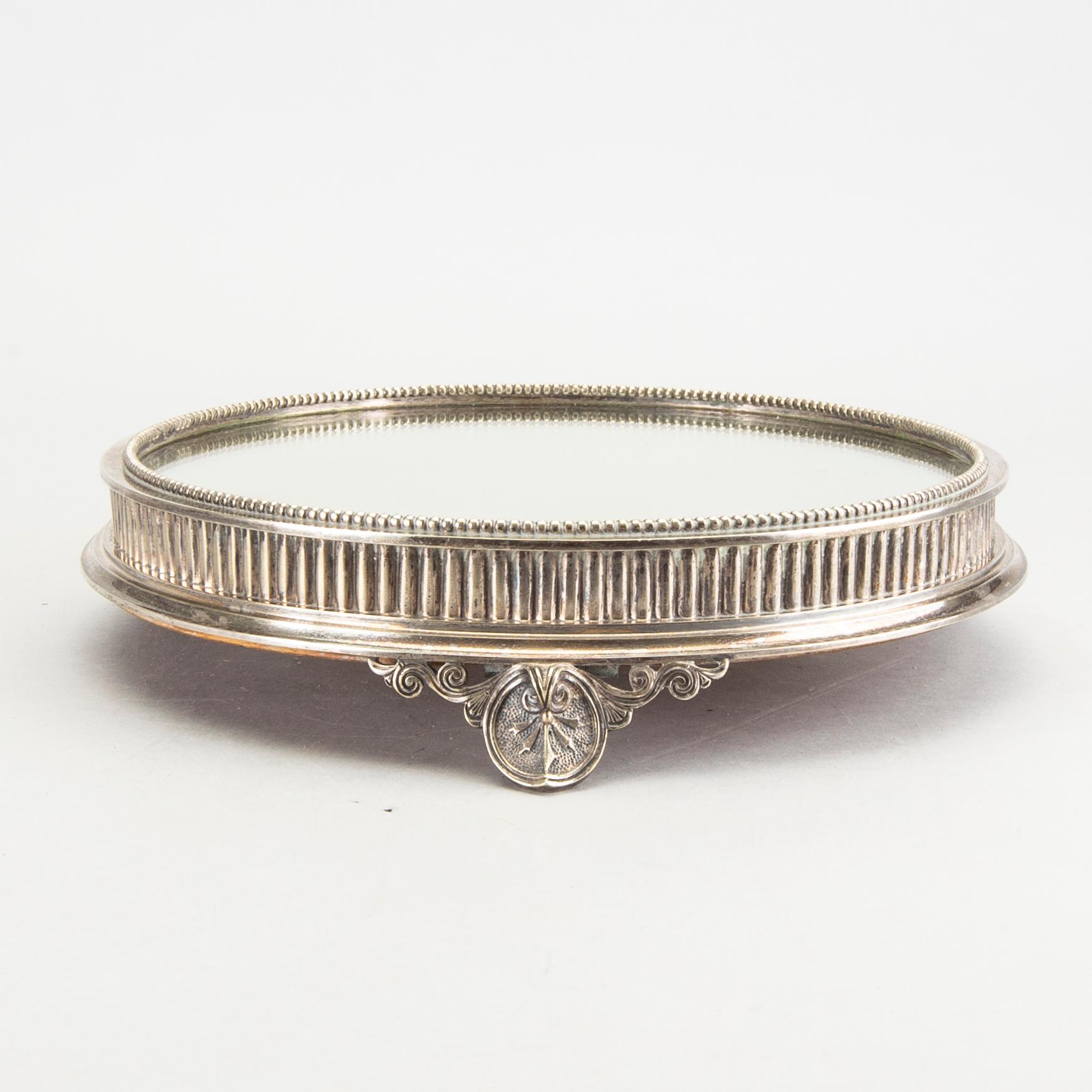 Spegelplatå omkring 1900 nysilver.