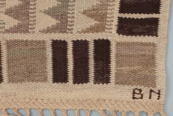 CARPET. "Salerno grå" ("Kristianstad"). Flat weave. 405,5 x 312,5 cm. Signed AB MMF BN.