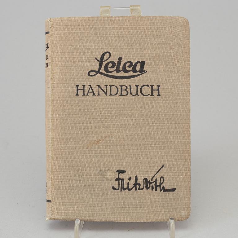 A Leica Leica IIIf no 527327 from 1951. With Elmar f=5 cm 1:3,5, Summarit f=5 cm 1:1,5 and more.