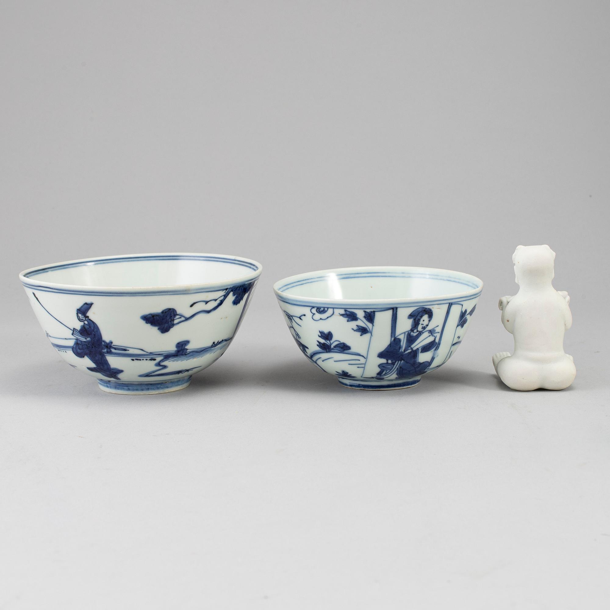 A set of two blue and white bowls and a figurine, Ming dynasty and Qing dynasty, 17th Century.
