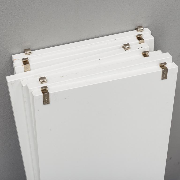 A 21st Century 'String' book shelf by Strinning.