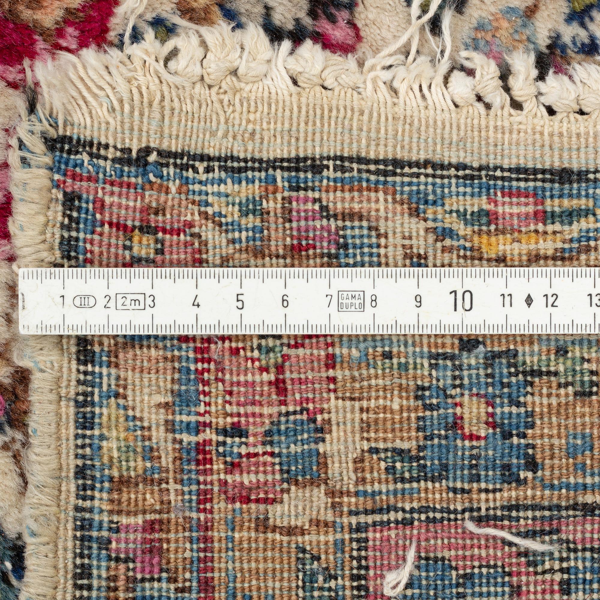An Oriental carpet, c. 272 x 180 cm.