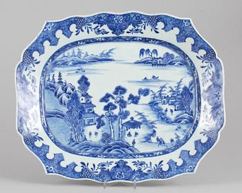 STEKFAT, porslin, Kina, Qianlong (1736-1795).