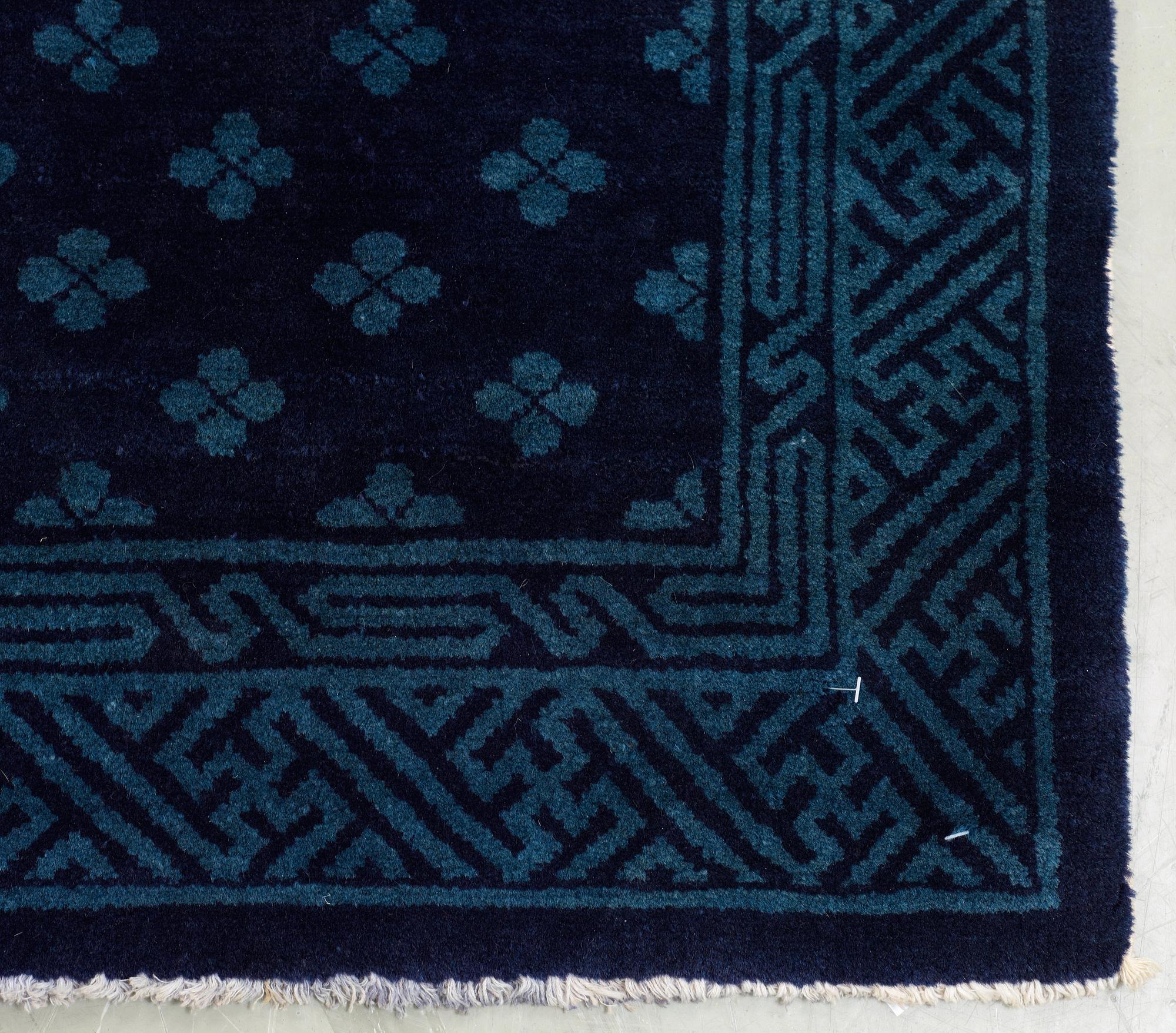 RUG, SEMI-ANTIQUE BAOTOU. China, first half of the 20th century. 125 x 64,5 cm.