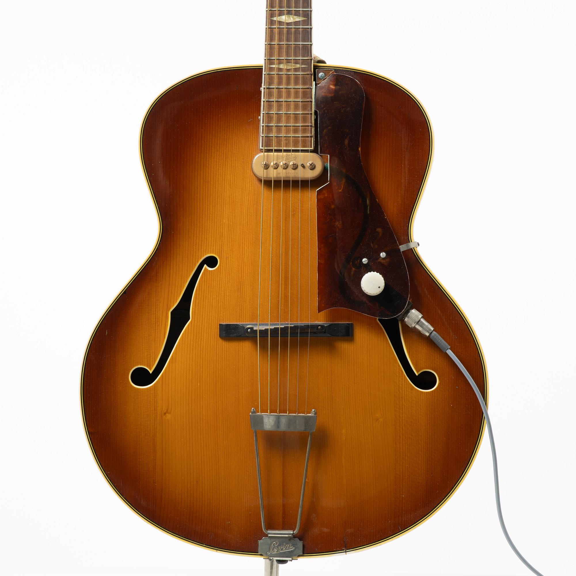 Herman Carlsson Levin, akustisk gitarr, "Modell 22", Sverige, 1945.