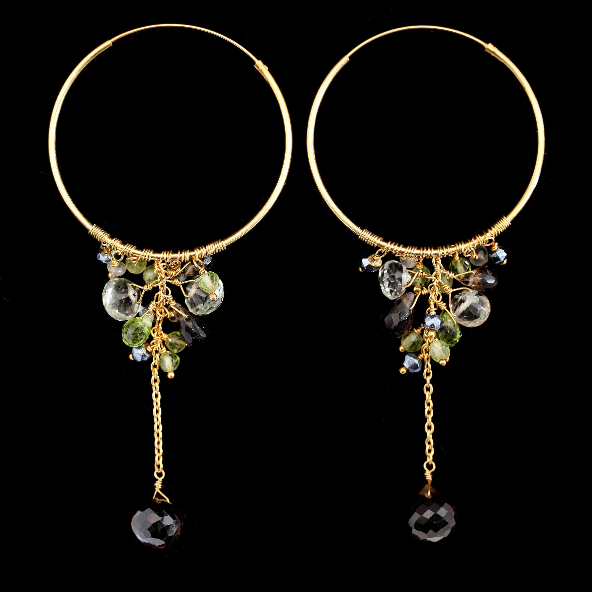 ÖRHÄNGEN, 1 par, förgyllt silver, olika ädelstenar.