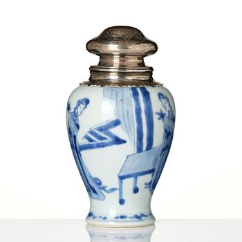 A blue and white tea caddy with silver mount, Qing dynasty, Kangxi (1662-1722).