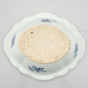 Servisdelar, sju stycken, porslin, Kina, Qingdynastin, 1800-tal.