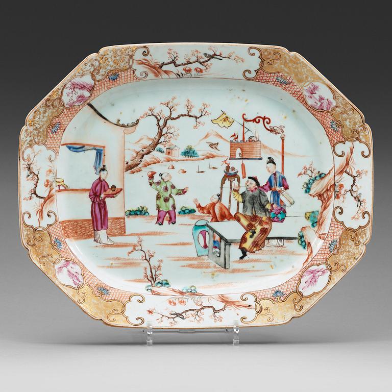 A famille rose serving dish, Qing dynasty, Qianlong (1736-95).